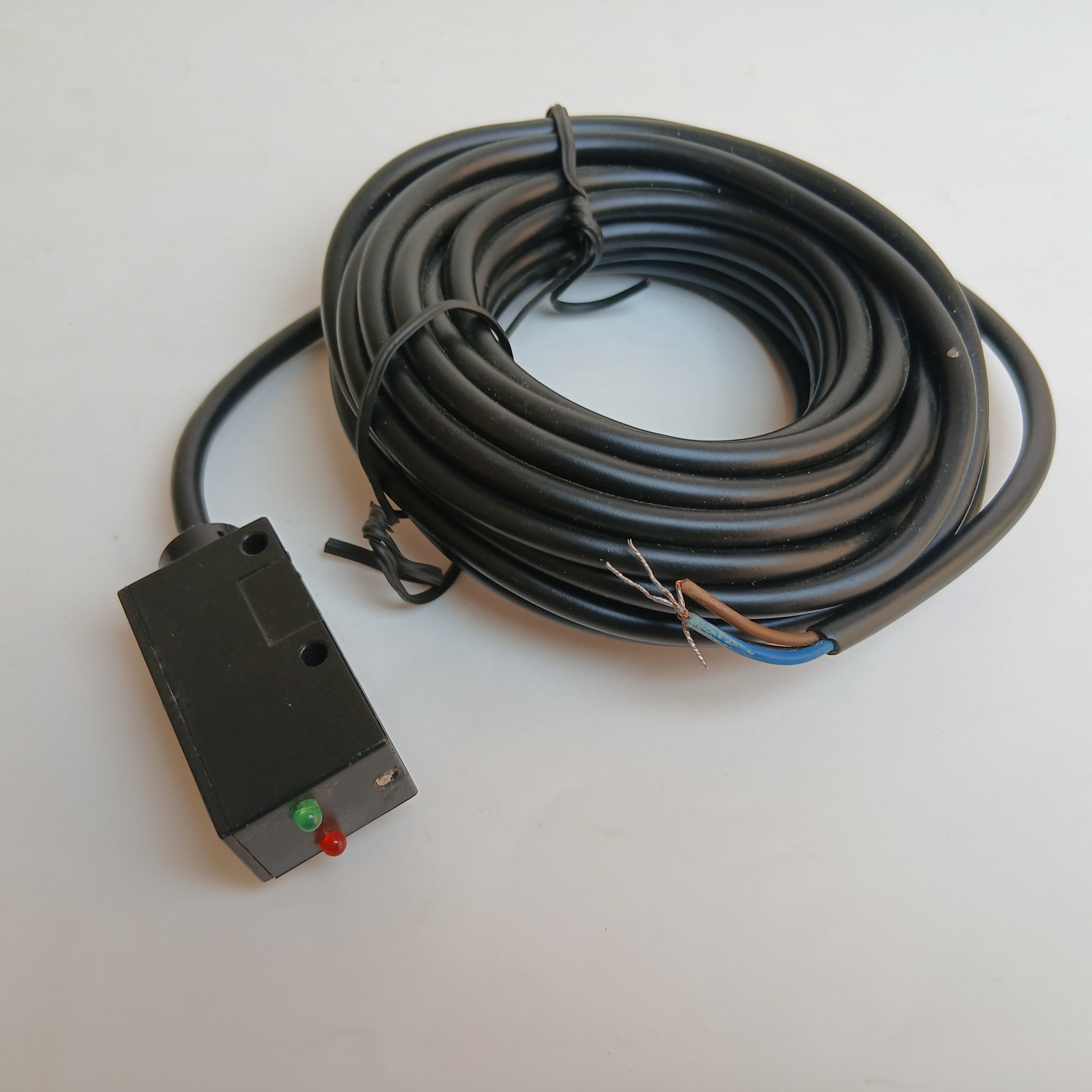 سنسور مجاورتی نوریمکعبی یک طرفه