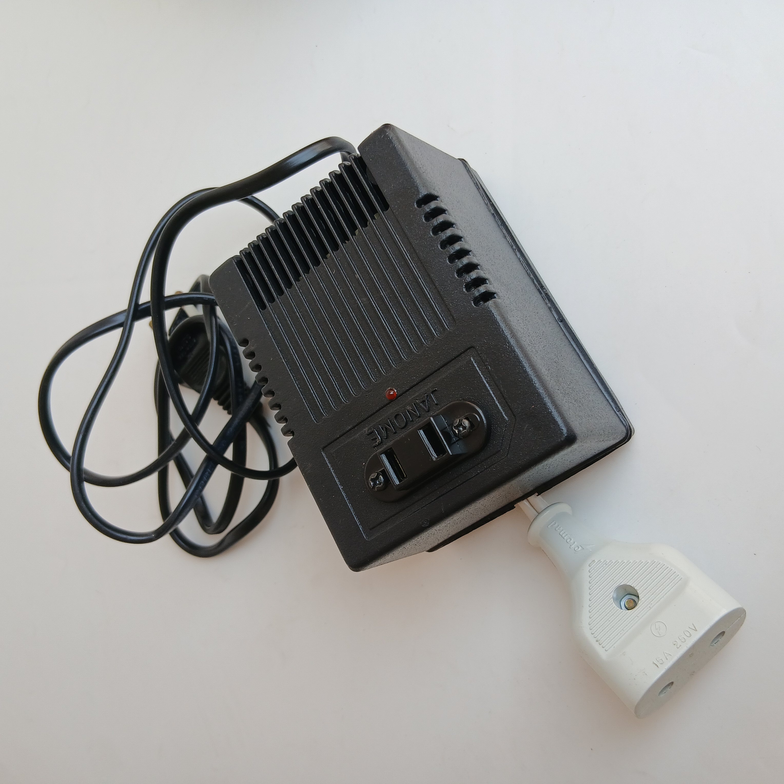 مبدل 220 به 110 ولت